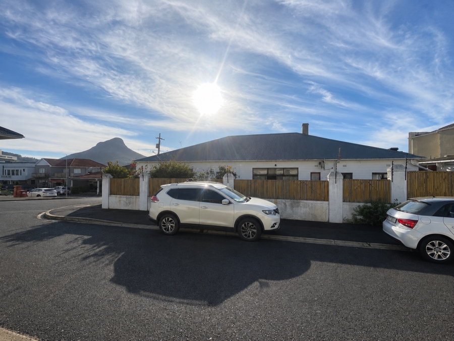 2 Bedroom Property for Sale in Vredehoek Western Cape